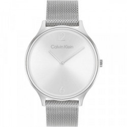 Este reloj marca Calvin Klein tiene una caja de acero inoxidable con un diámetro de 38 mm y cuenta con una correa de metal. Dent