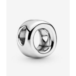 Charm en plata de ley Letra O